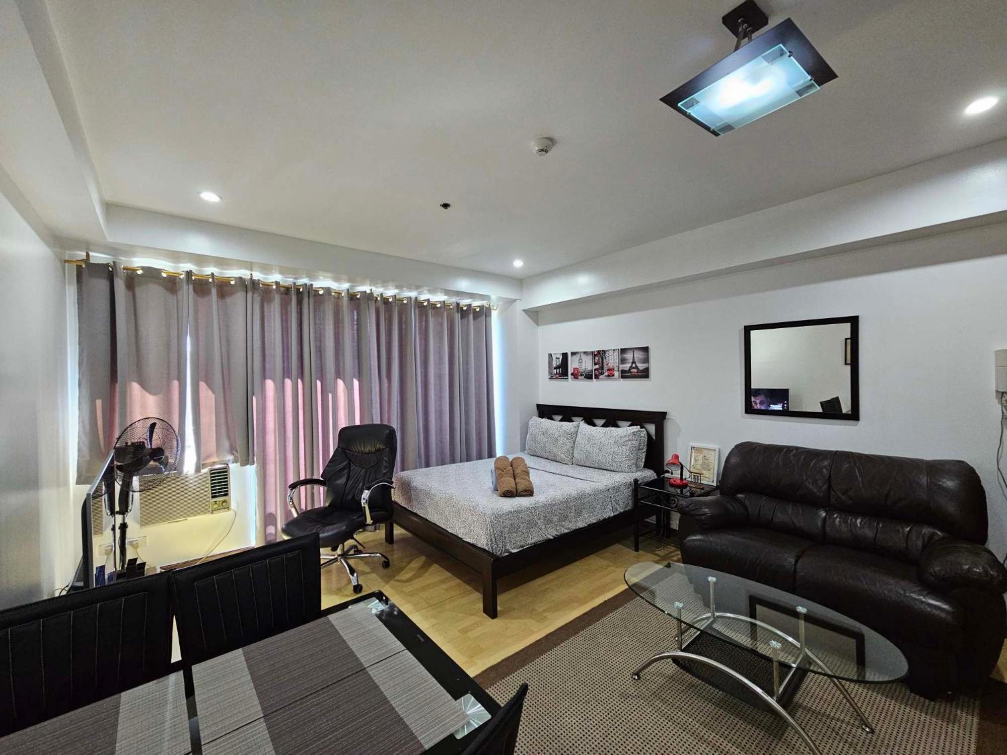 N Place At Soho Central Manila Room photo